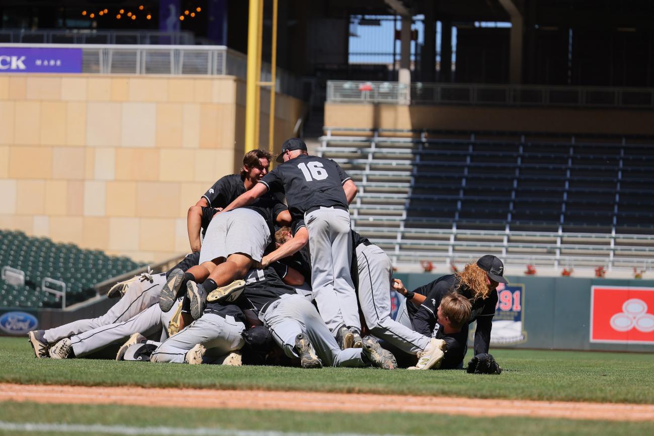 Class AA baseball championship: Glencoe-Silver Lake races to crown