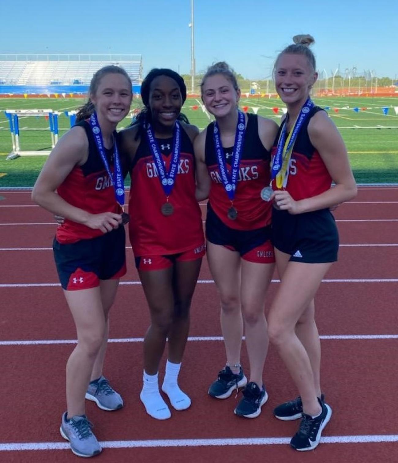 2021 A Girls 4x200 Track Photo