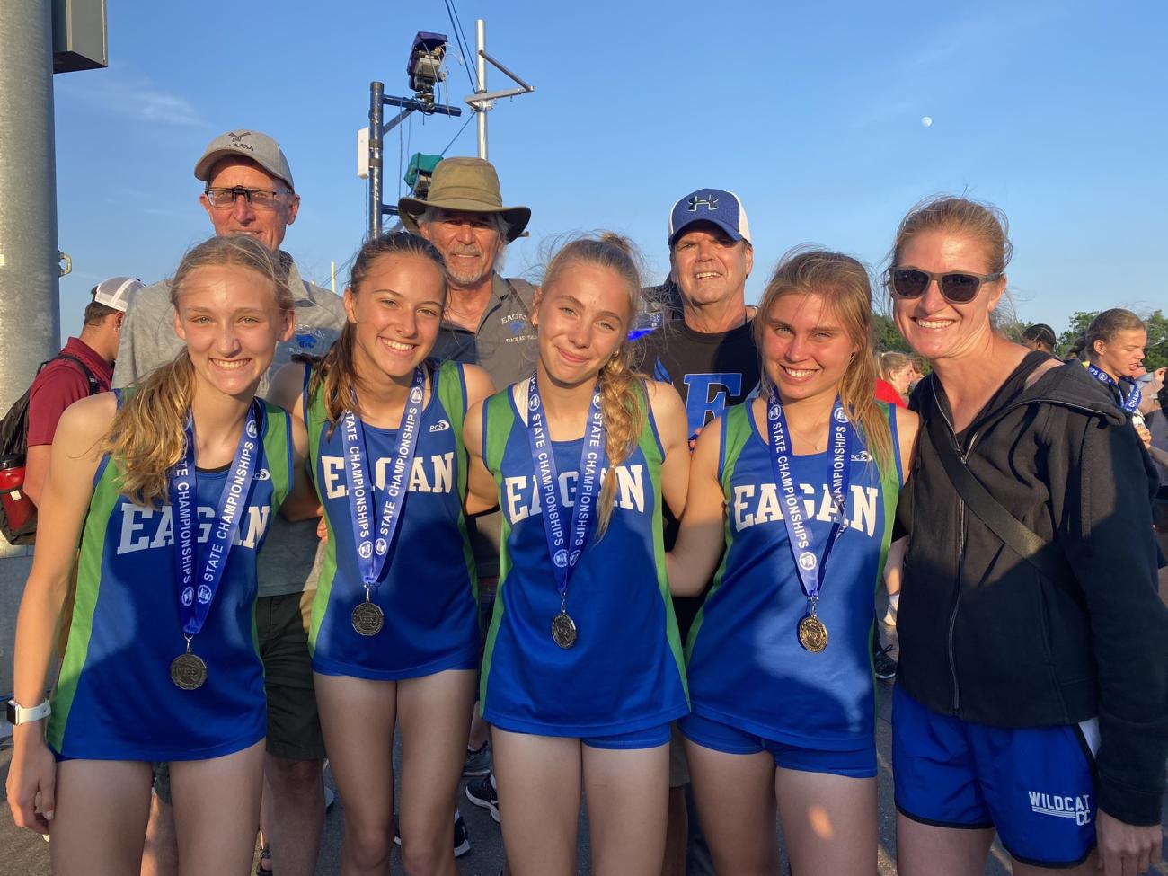 2022 Eagan 4x400 Champ Photo