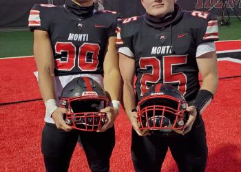 2 football players
